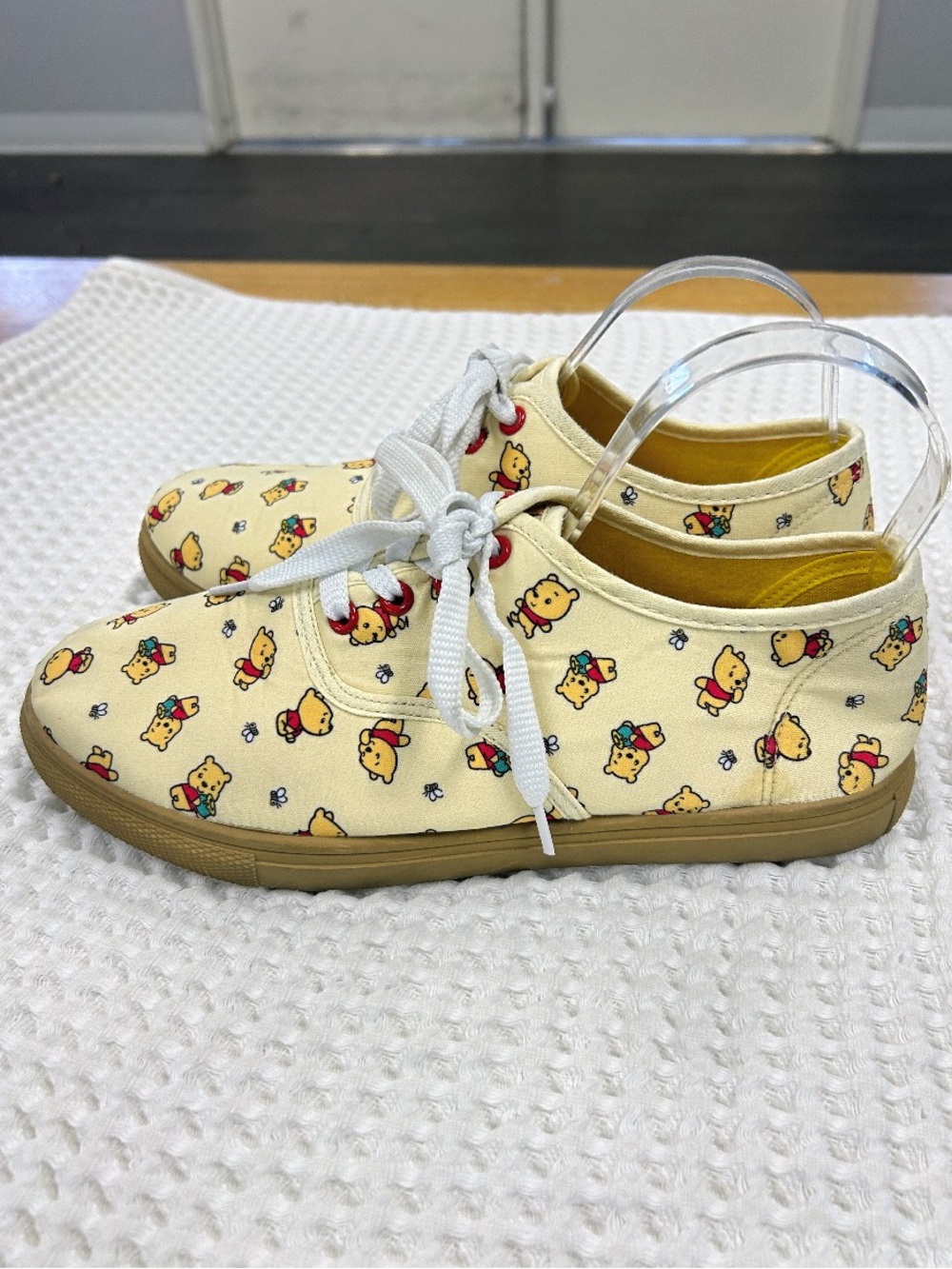 Disney 75th ANNIVERSARY Commemorative Winnie the Pooh Canvas Sneakers. Size 9 - Picture 3 of 6